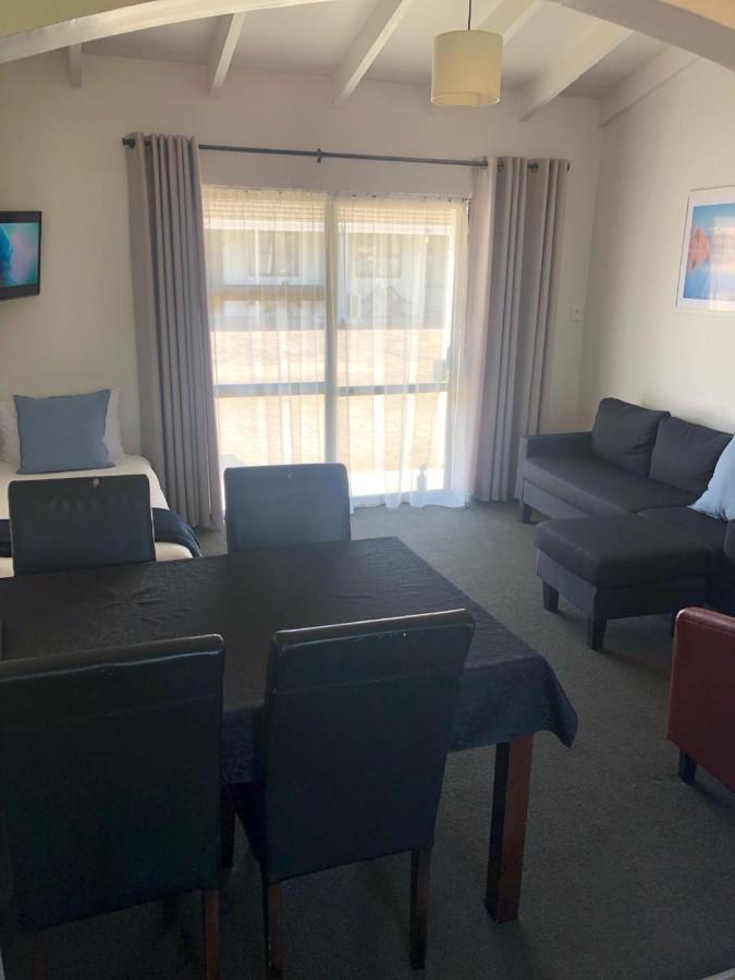 טה אוומוטו Rosetown Motel מראה חיצוני תמונה