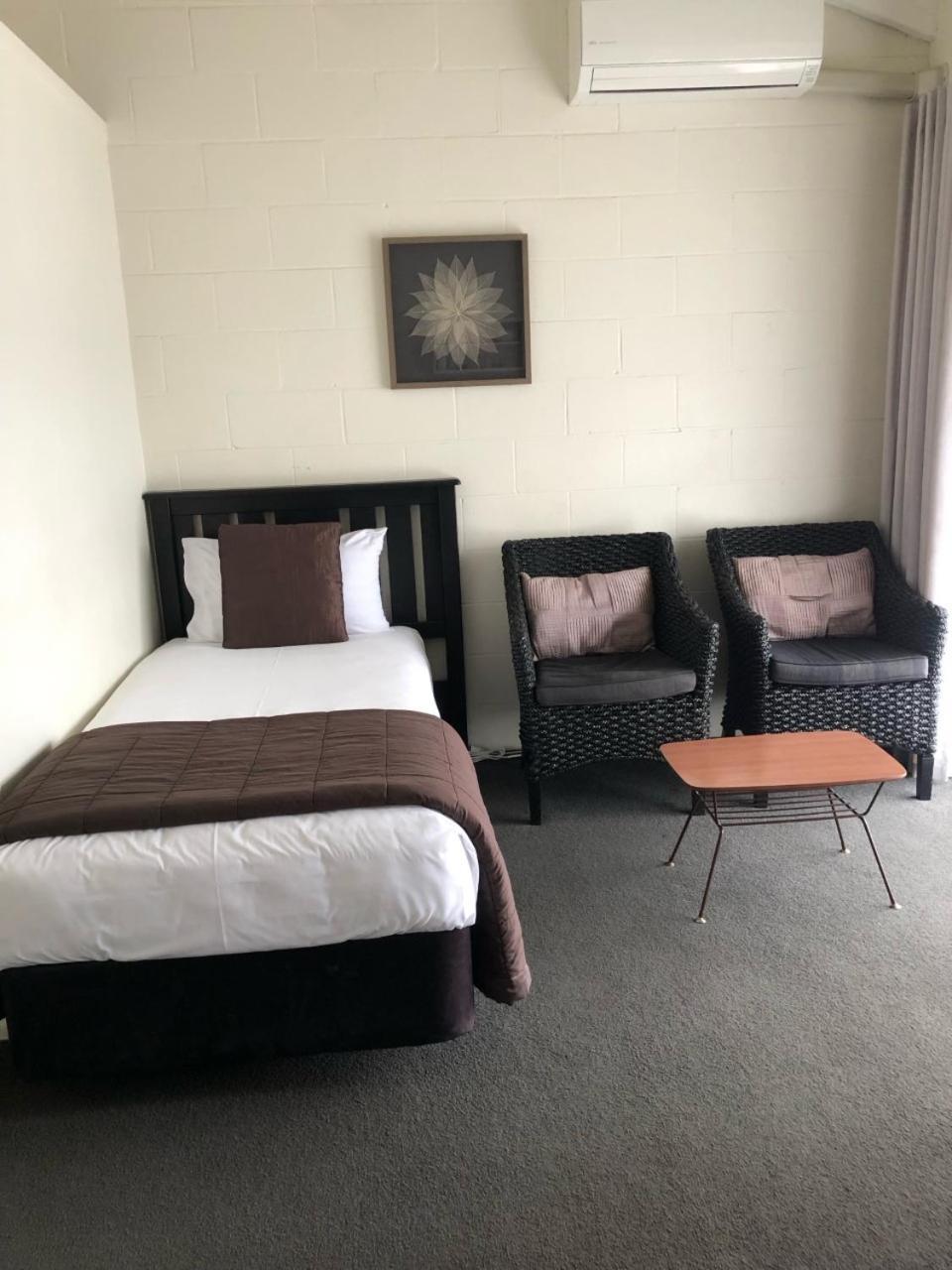 טה אוומוטו Rosetown Motel מראה חיצוני תמונה